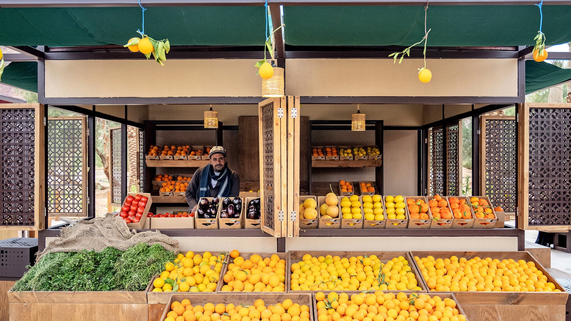 سوق المزارعين في ميدان المنشية - وجهات سياحية العلا